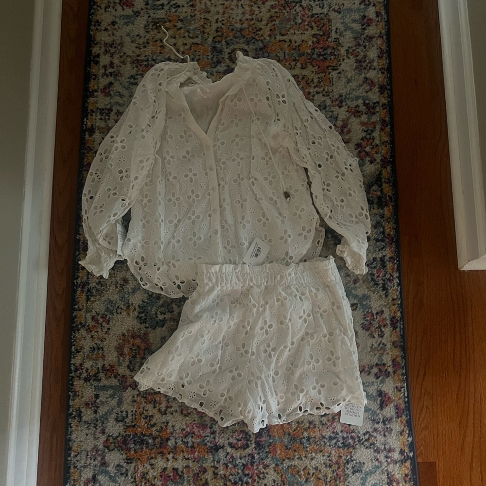 New Kalie eyelet short set. Size medium.